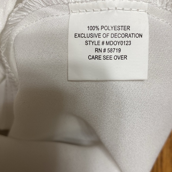 Notations white tiered Flowy tank top with necklace size small - Picture 8 of 8